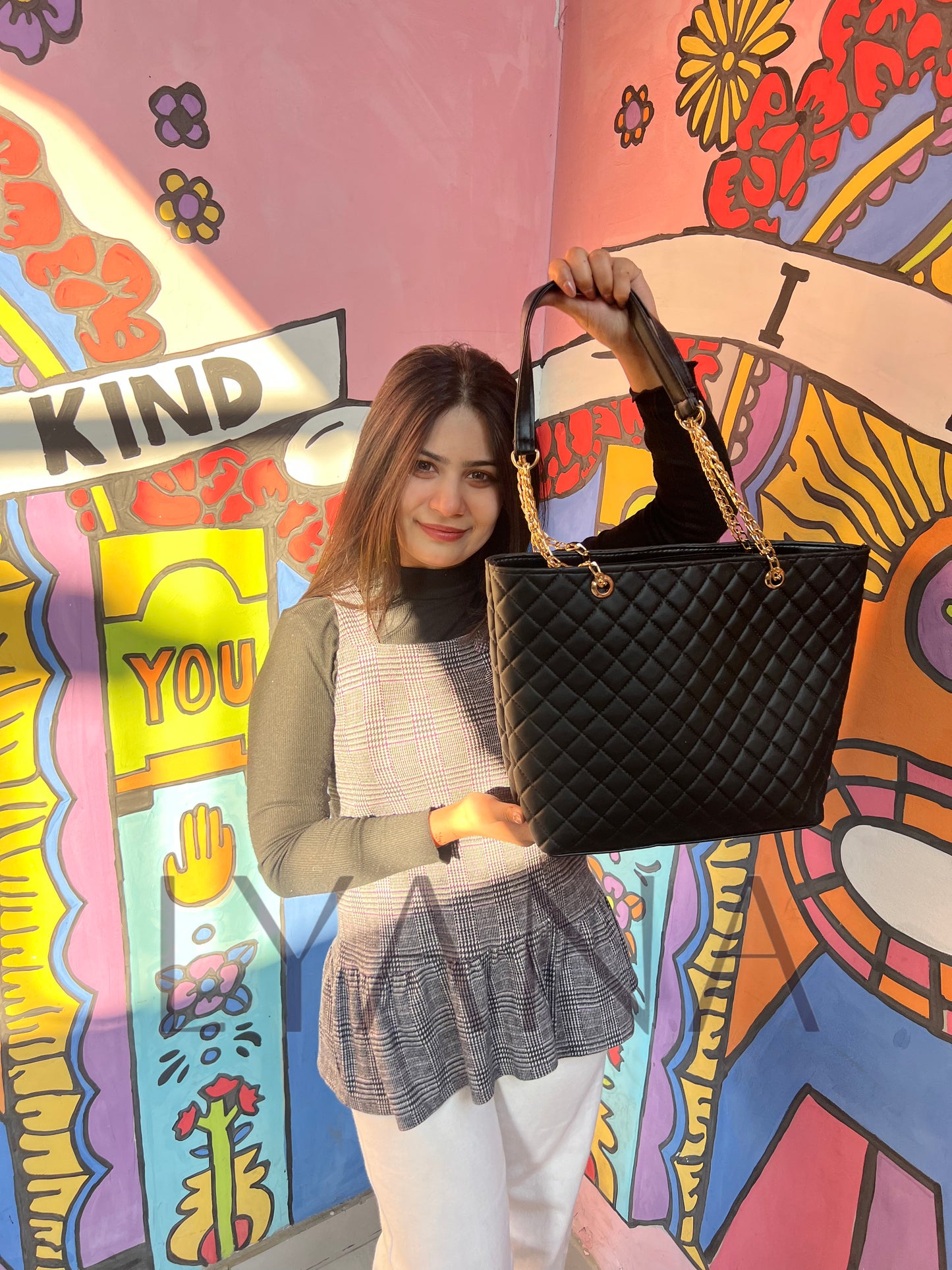 Lyana Chris Tote